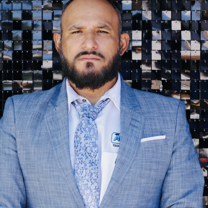 Mario Flores, instructor de Maestro HVACR